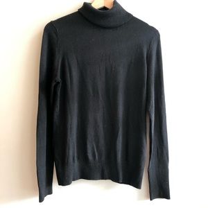 Banana Republic black turtleneck M